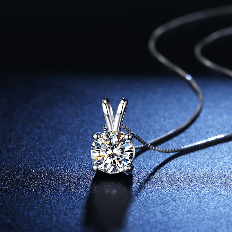 Dainty Brush Mossan Four Claw Diamond Pendant Necklace